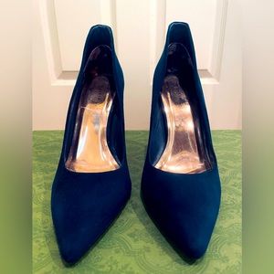 Ted Baker London Melnis Pumps size 40; used 5 times. No scuffs aside from bottom